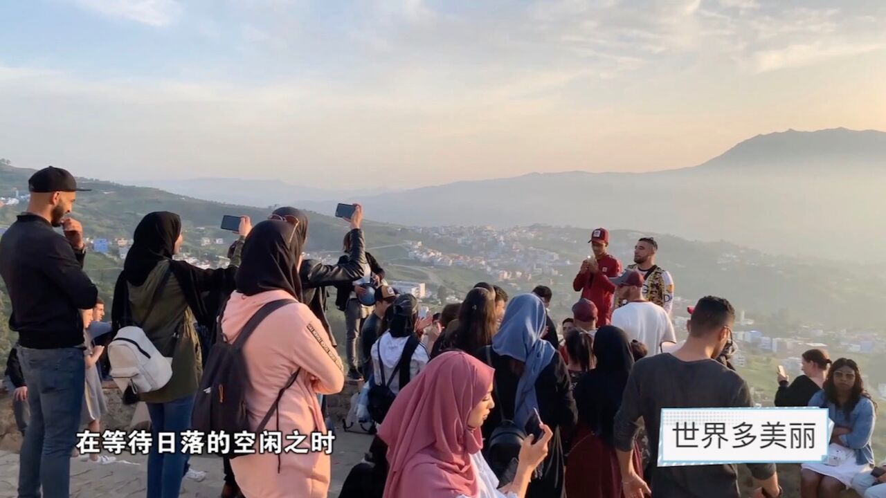 建在摩洛哥的西班牙清真寺,拥有绝美山顶风光,当地人聚会的必选