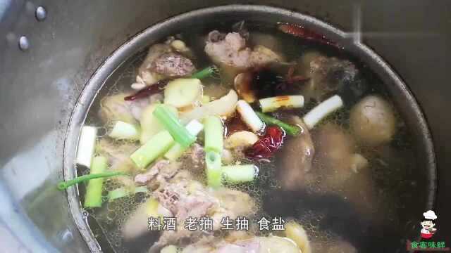 蘑菇炖鸡怎么做好吃:教你做家常味小鸡炖蘑菇,鸡肉鲜嫩蘑菇入味