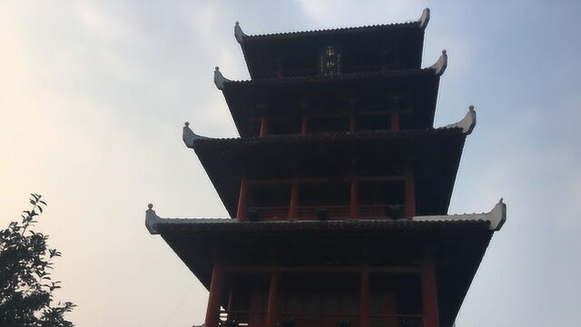 自驾游:震雷山平山塔,登上山顶有一个平山塔,可惜不让去塔上面!