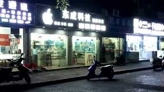 大街上的手机专卖店,为什么明明很少人去买,他们靠什么赚钱