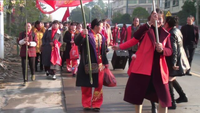 湖南武冈黄茅少数民族民俗协会献爱心活动现场