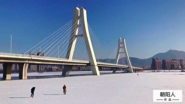 辽宁朝阳:隆冬凌河岸,雪地映冰天!