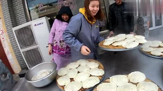 美食之旅来到山东莘县,今天去吃莘县非遗美食,古城的鸳鸯饼