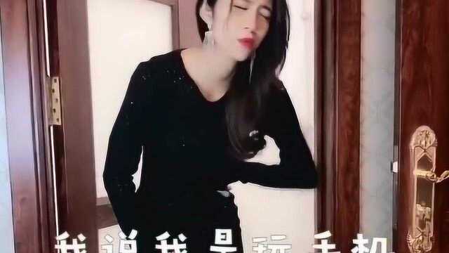 想给大家看看我的美女房东,没想到刚开门看到这一幕,结局太尴尬了