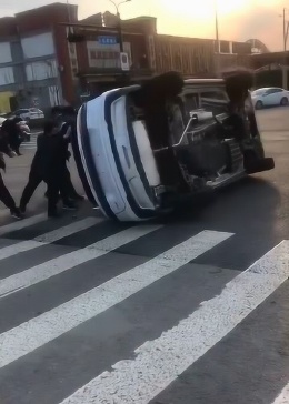 刚买的新车就翻车了，是不是车子的问题