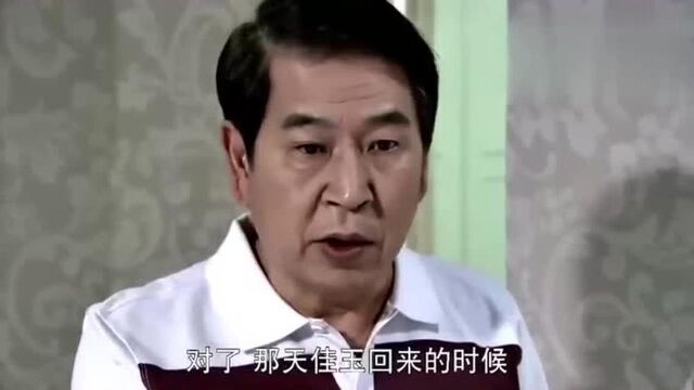 儿子每天晚上偷偷看视频,妈妈怕他误入歧途,撞破后两人都尴尬了