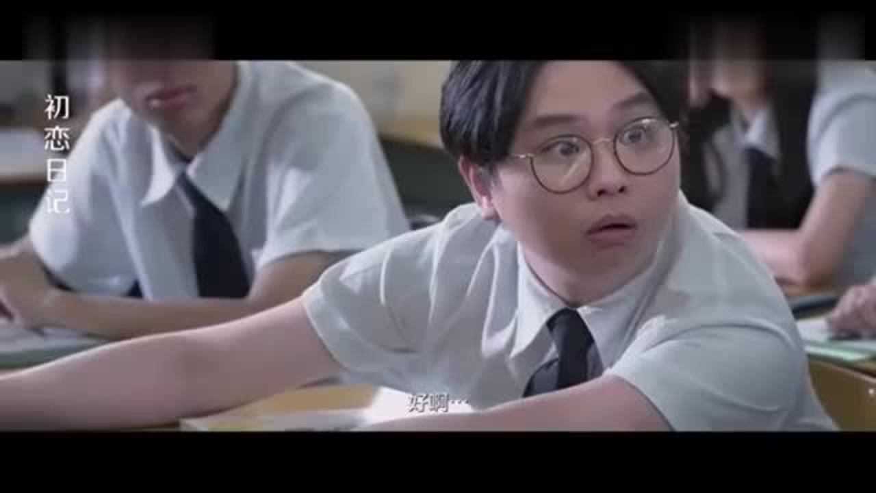 这男学生太不矜持了，竟然敢当着美女老师面脱衣服，兄弟真硬气 