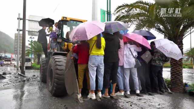 陇南市武都区降雨增大 危险区域群众紧急撤离