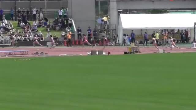 蓝衣少女带伤作战!奋勇夺冠!女子200米决赛