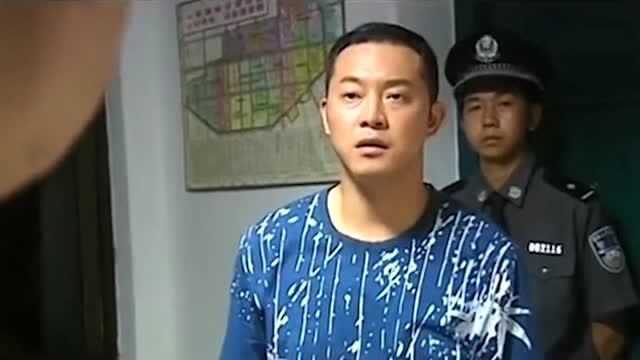 警察抓住票贩子,原来他大量买票是原因的,冤枉了