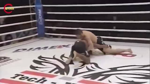 UFC轻量级霸主小鹰,连康纳都怕的男人,回顾其刚出道时的比赛