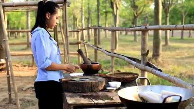 泰国李子柒 网红美女小姐姐用野生水果制作美食