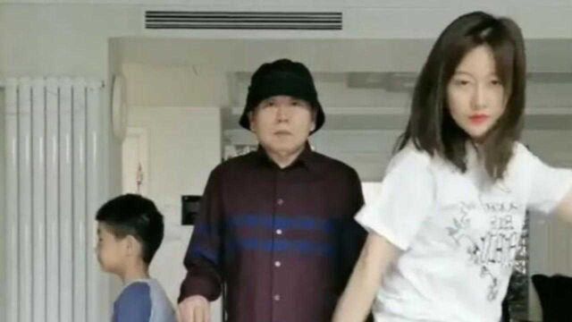 63岁潘长江近况曝光,面容消瘦憔悴难认,与女同框被认作老奶奶?