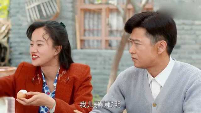 影视:儿子说孔融让梨是因为小的甜,家人们听后都挺生气,唯有母亲笑夸儿子