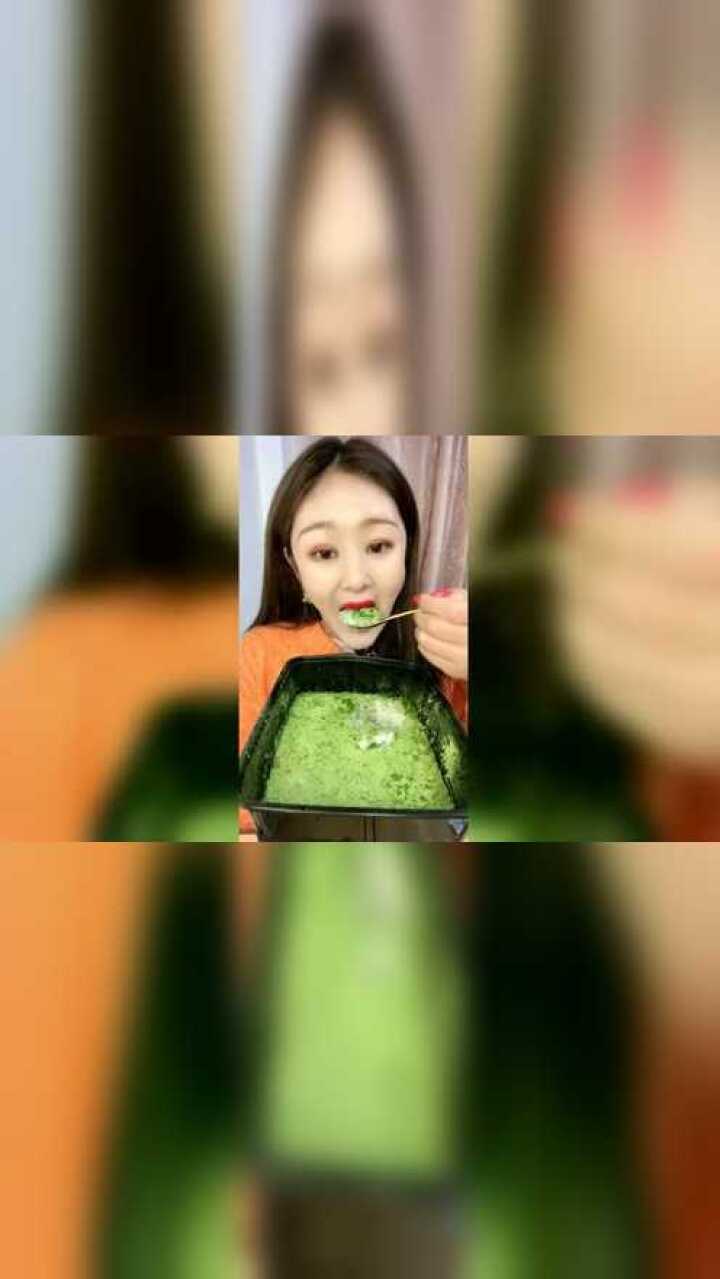 小青拌饭上面一层抹茶粉下面一层纯冰二者搭配真的是酥脆