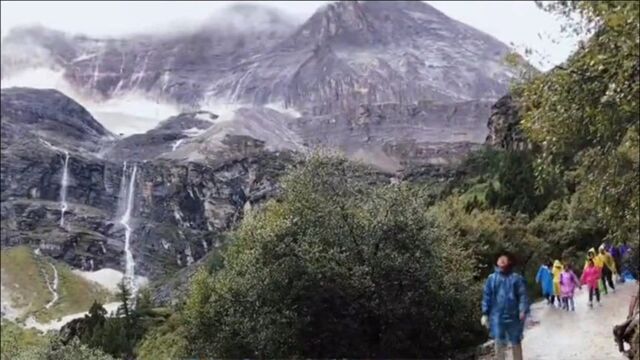 旅游博主曝“千万不要来稻城亚丁” 一系列吐槽惹网友关注