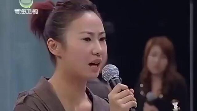 女儿台上怒骂父亲和父亲的秘书,没想到秘书居然是父亲的亲生女儿