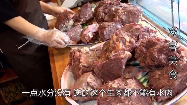 开封最正宗的沙家牛肉,一天最多宰四头牛卖出两千斤,火爆百年