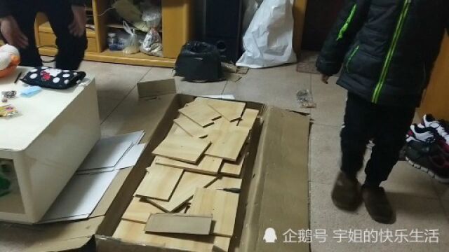 今天收到一个大件快递,大家看看这200元花的值不值?一起来看看