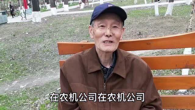 82岁企业退休老人,工资卡由儿子保管,用钱咋办?平常怎么生活的?