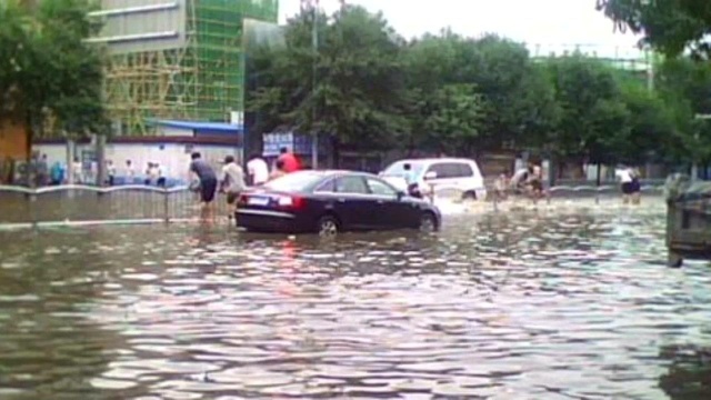 河南暴雨全民捐款,无良商家营销被央媒狠批:“发国难财”!