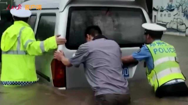 风雨中的一幕幕,给人温暖和力量!