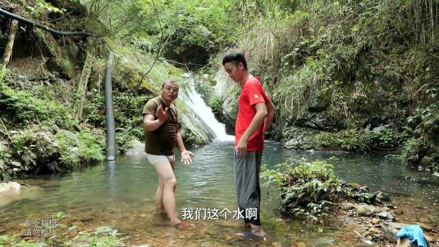 到大山里面的沟沟游泳