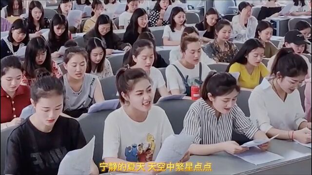 音乐学院里八首歌曲震撼人心,现场大合唱你听过几首?