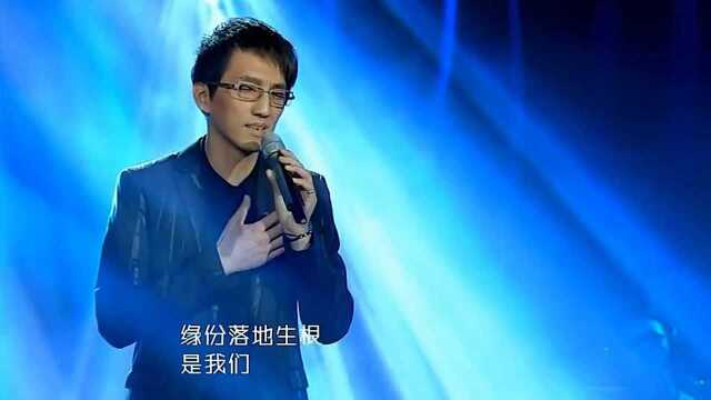 林志炫在《我是歌手》中翻唱周杰伦的经典曲目《烟花易冷》,惊艳空灵,听哭全场观众!