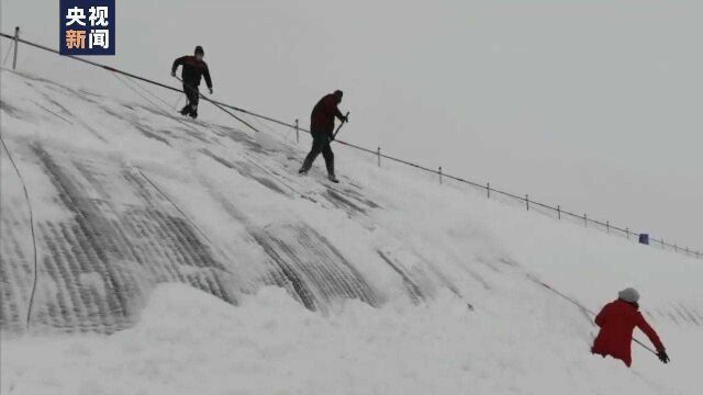 辽宁沈阳遭遇暴雪 部分建筑被压塌