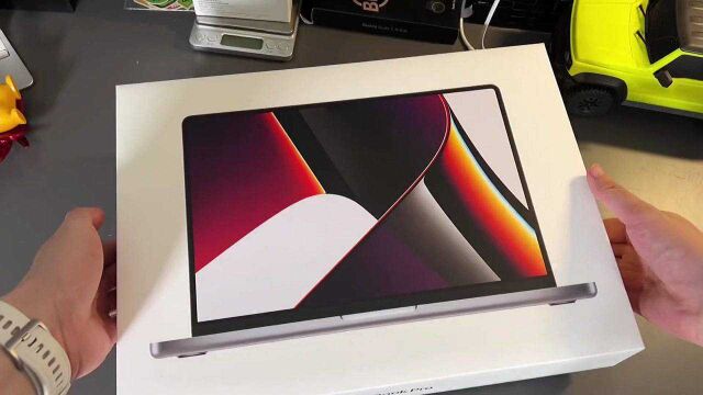 Macbook pro2021开箱上手,又丑又重又厚又强!就是我这现场翻车,有点尴尬!