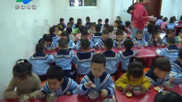 有限公司第一幼儿园开展萌娃包饺子迎冬至活动