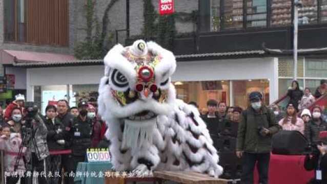 桂林阳朔舞狮代表队《南狮传统套路(事事如意)获二十二届漓江渔火节舞狮大赛头奖