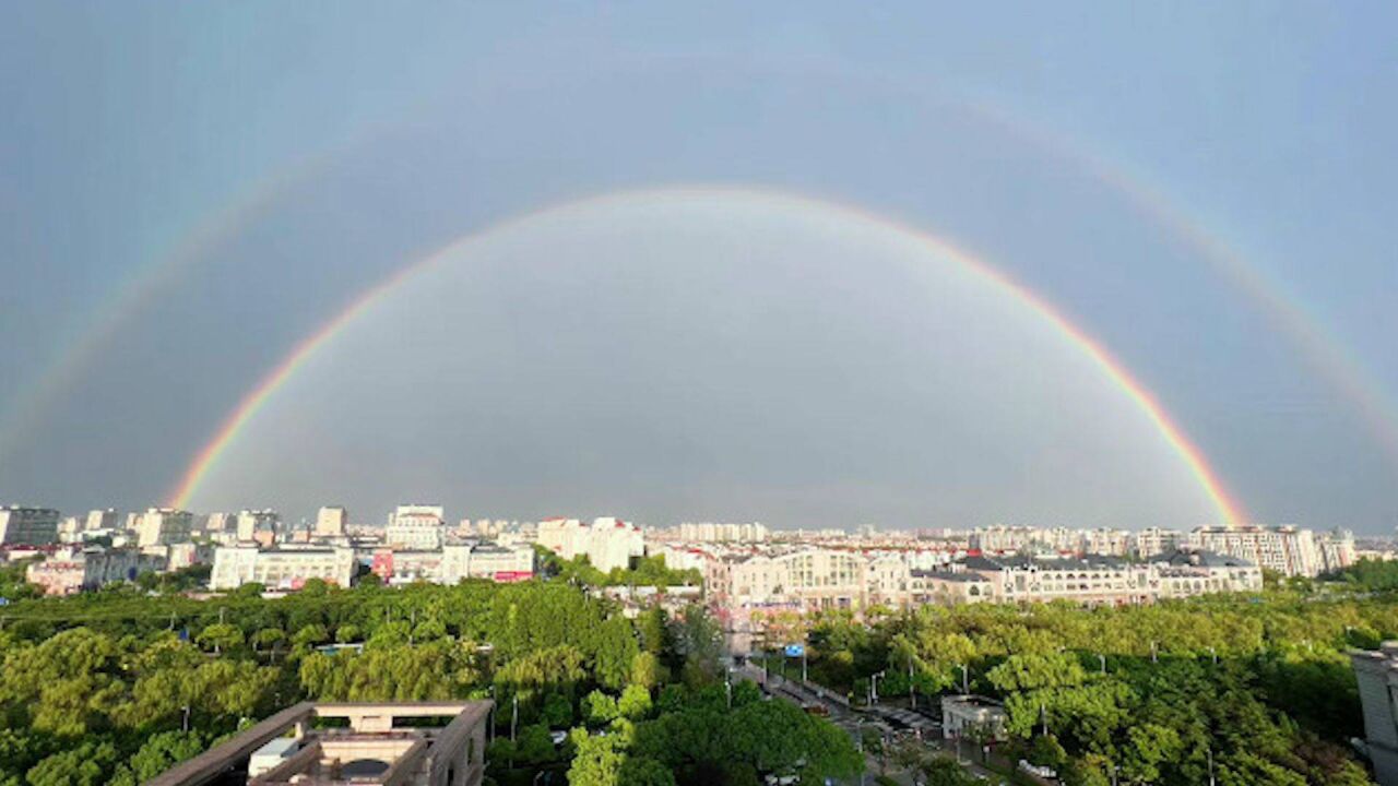 上海暴雨后出现双彩虹!绚丽如“天空之门” 网友:加载双倍好运