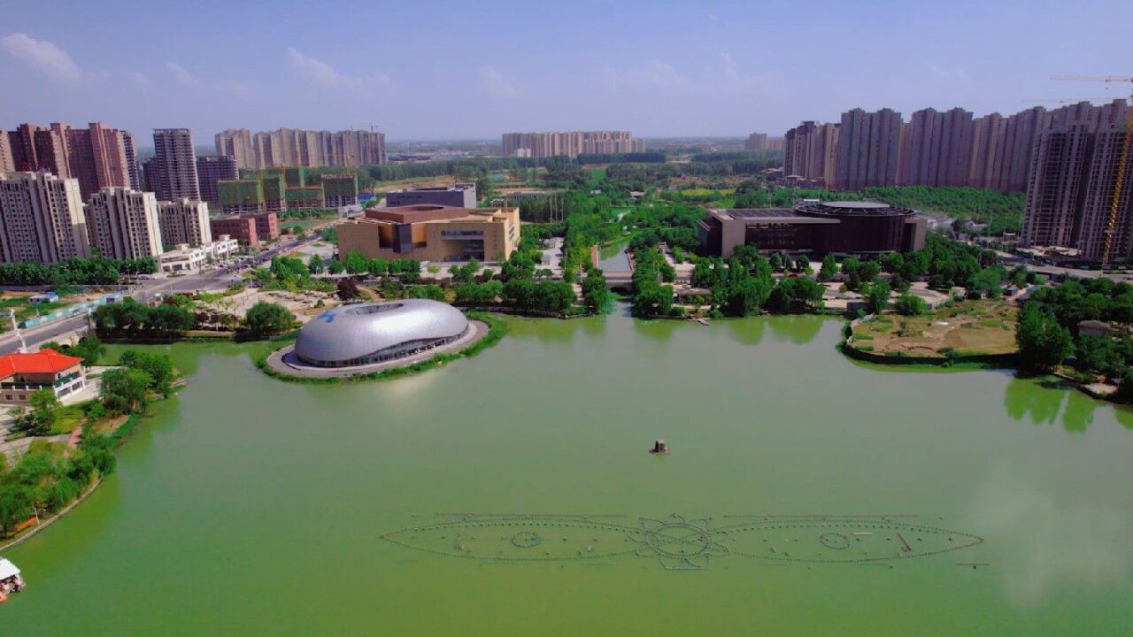 航拍漯河市月湾湖公园美景