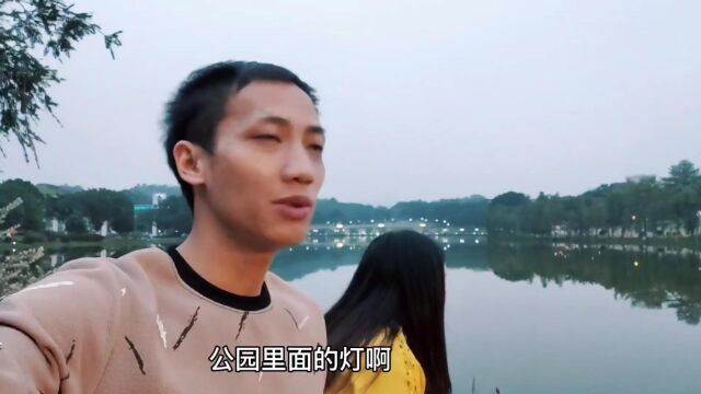 东莞最有名公园占地7千多亩,池塘边有上千人围观,内有稀有植物