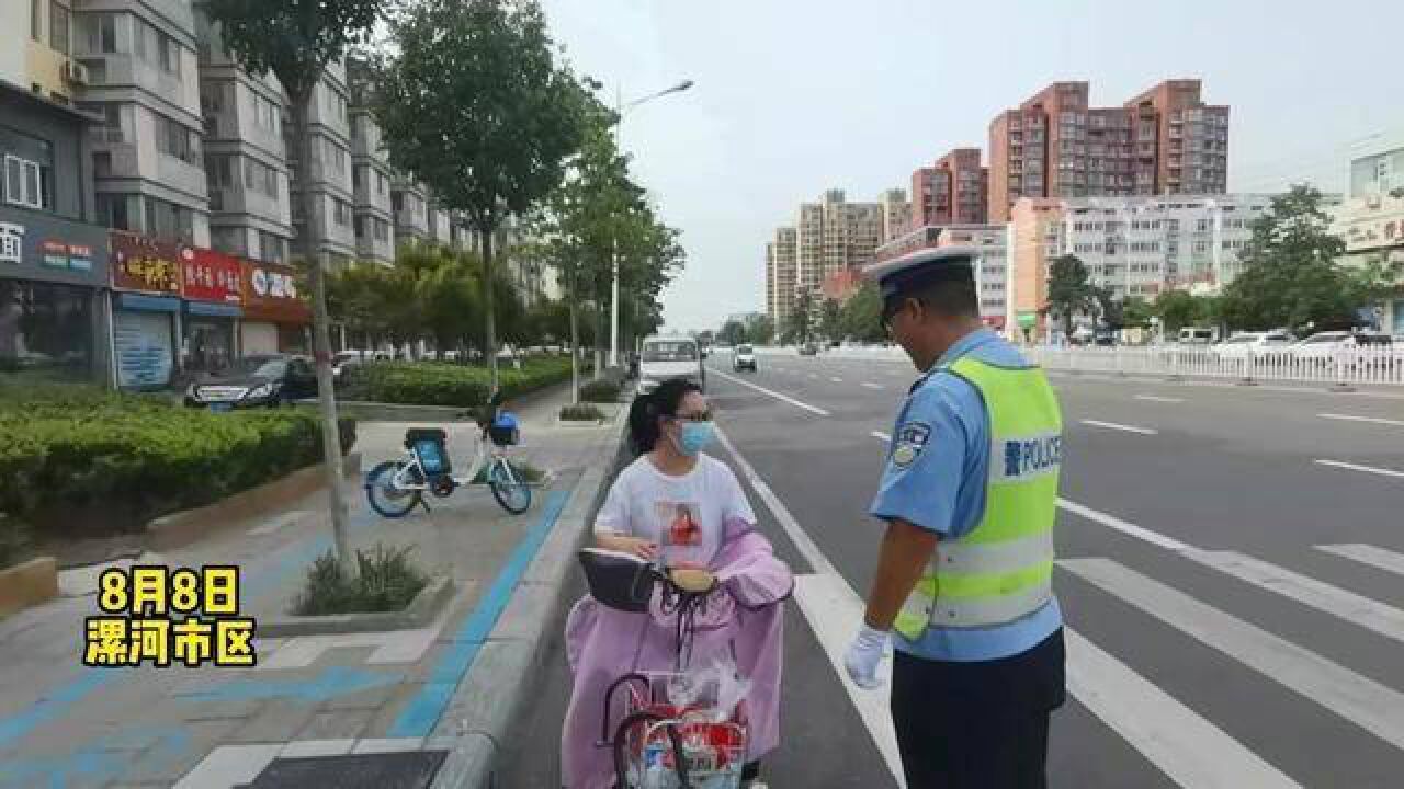 骑行电动车要佩戴安全头盔!