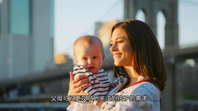 陪伴孩子   需要强调的是,陪伴孩子≠陪着孩子.很多时候,父母虽然和孩子同处于一个空间,但彼此却做着毫不相关的事情,比如孩子在自己玩玩具      