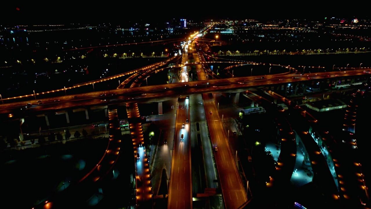 航拍郑州市夜拍北三环车辆川流不息美丽街景