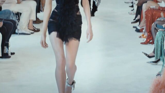 法国高级定制品牌Alexandre Vauthier 2022年FW秀场