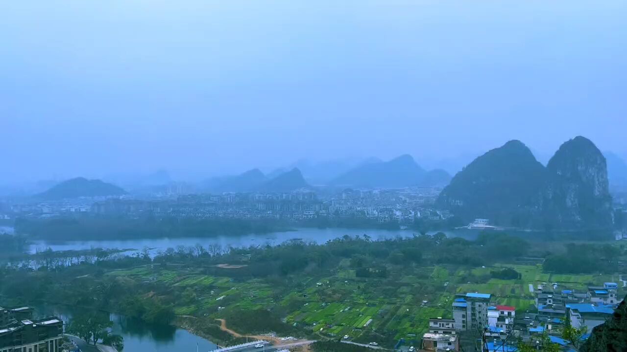 广西壮族自治区桂林市,桂林又现烟雨漓江