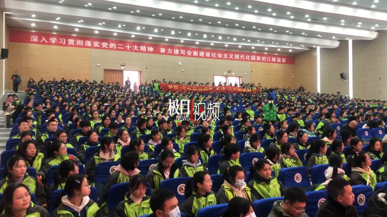 【视频】鼓励江陵高三学子奋战100天,无臂钢琴师刘伟现场用脚弹钢琴