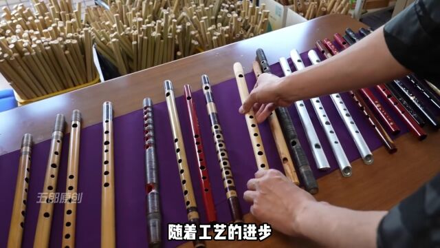 取干燥3年之久的细竹,由传统工匠制作成长笛乐器,款式精美漂亮