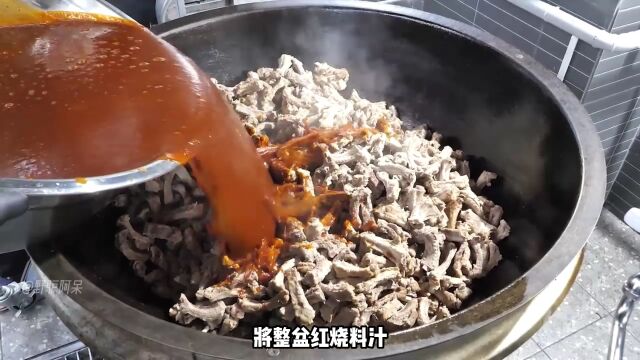 韩国8000韩元的快餐盒饭,荤素搭配日卖1000份,大块排骨真是过瘾