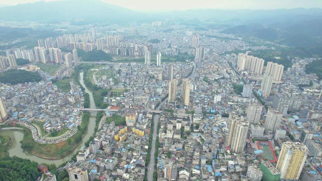 航拍:利川市区天上看