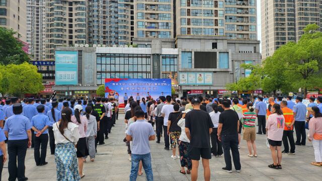 郑州二七警方集中宣传夏季治安打击整治成果