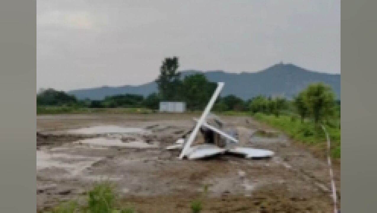 民航通报江苏镇江一飞机坠落泥地:机上两人无生命危险,正在调查中