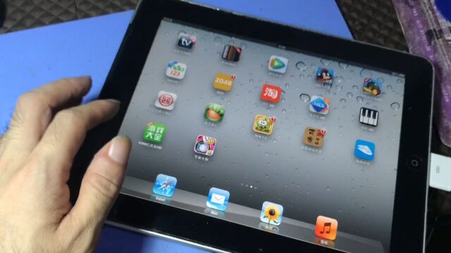 iPad1 肿的像包子,换电池.5.1.1系统.情怀还在!