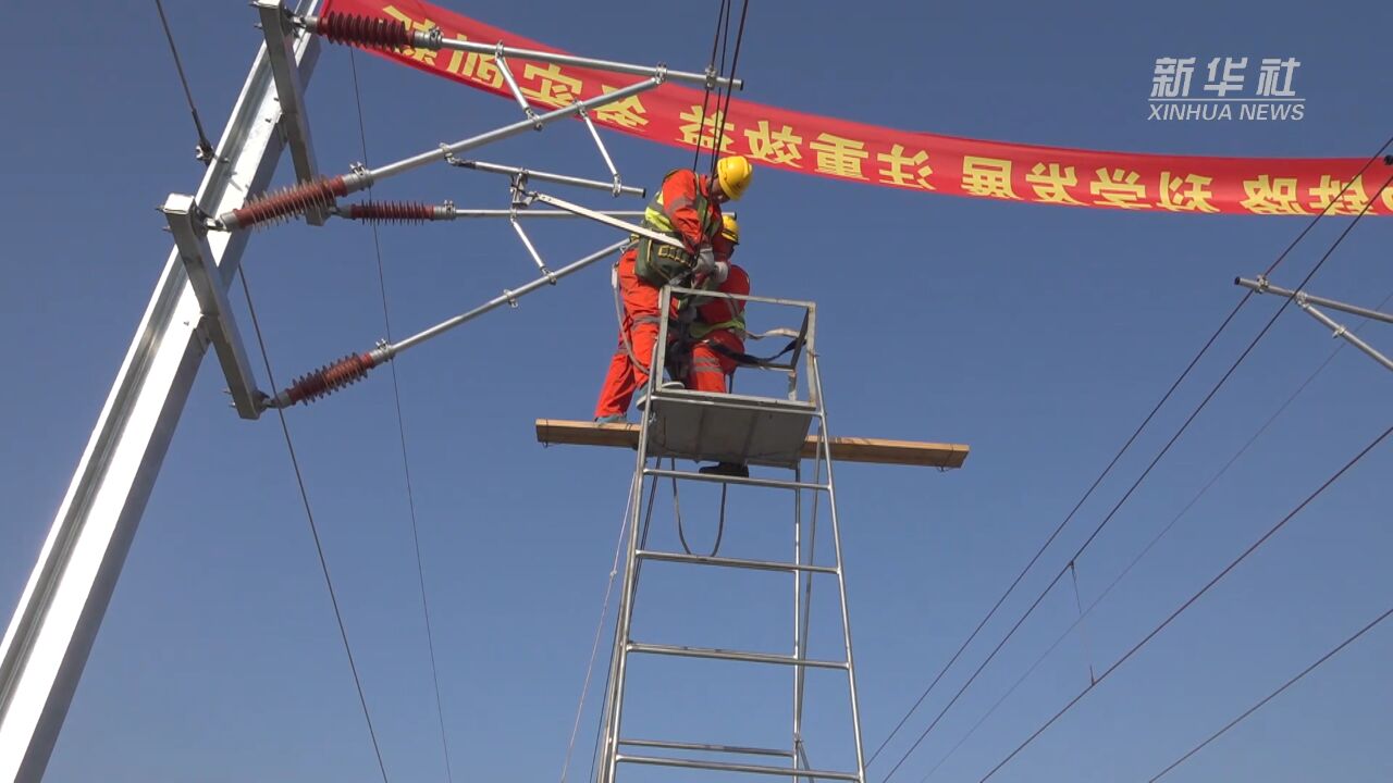 上海新建市域铁路高架区段接触网架设完成