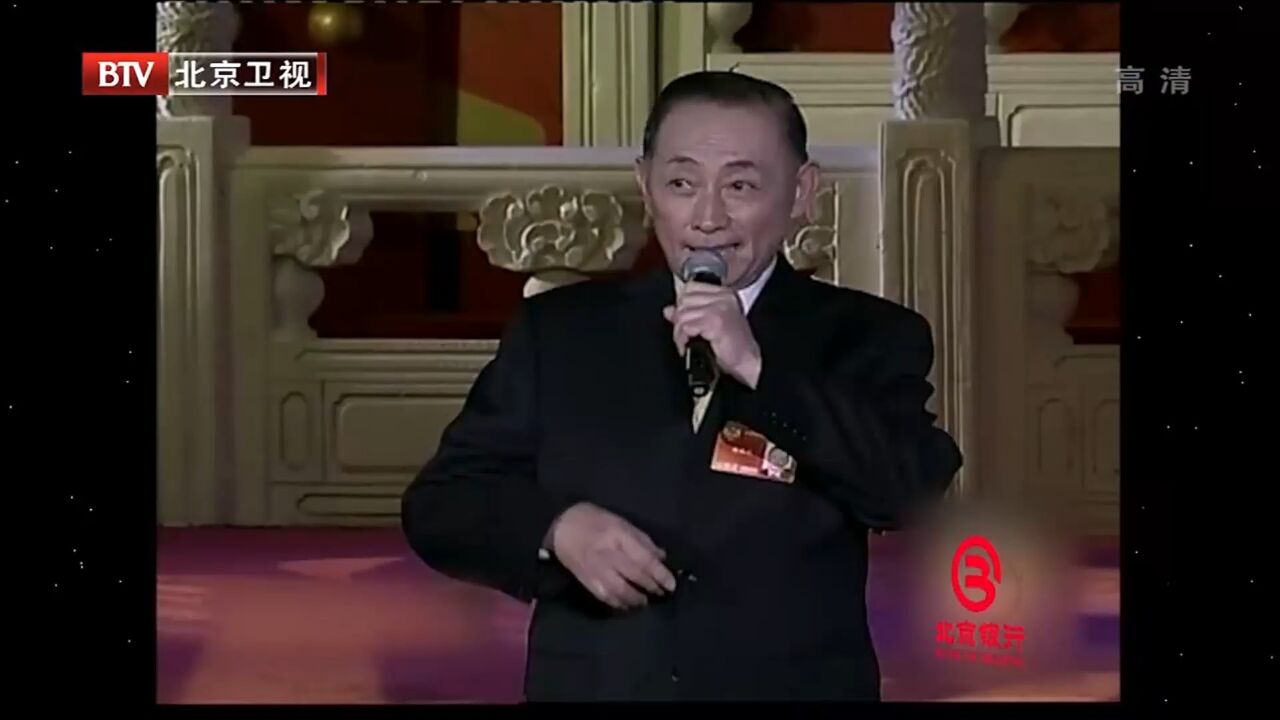 对于胡文阁拜师梅葆玖,还有一个重要的推动人员,著名影星卢燕